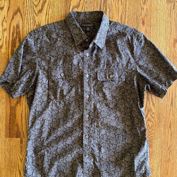 Banana Republic Short Sleeve Brown Paisley - Picture 1 of 3